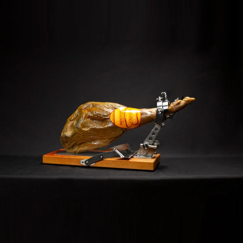 Jamón curado Gran Reserva Casa Bautista en jamonero